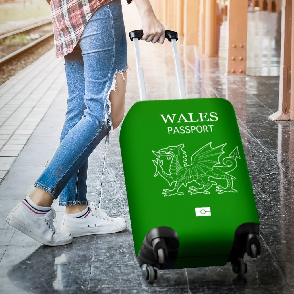 wales-passport-green-luggage-cover