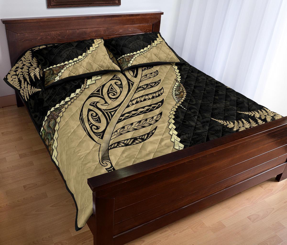 paua-shell-maori-silver-fern-quilt-bed-set-tan