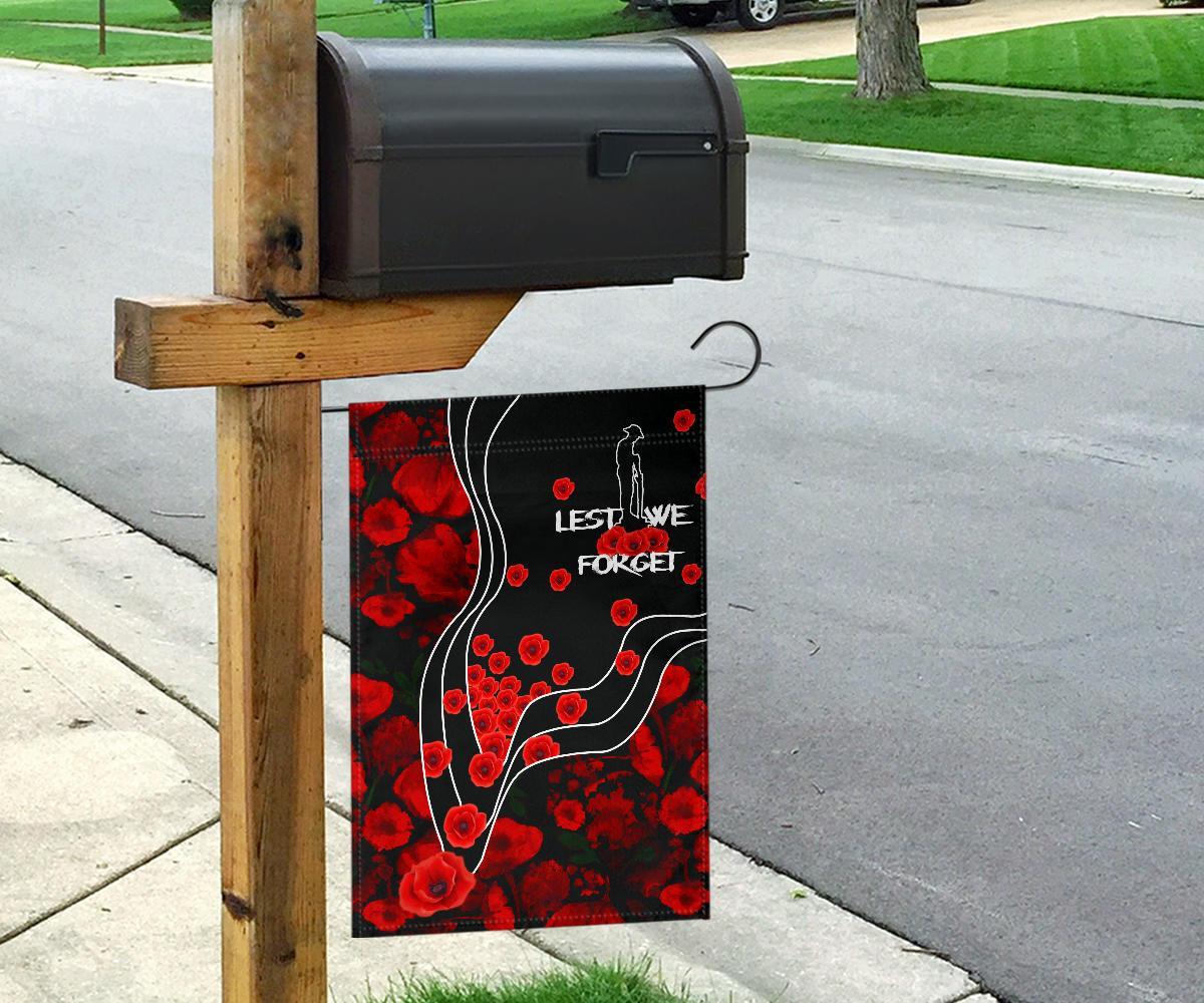 anzac-lest-we-forget-flag-poppy-flowers