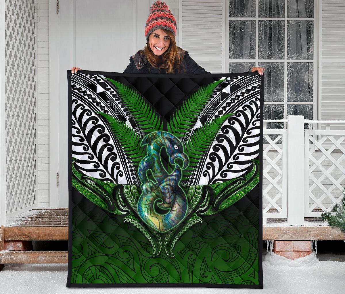 manaia-mythology-premium-quilt-silver-fern-maori-tattoo