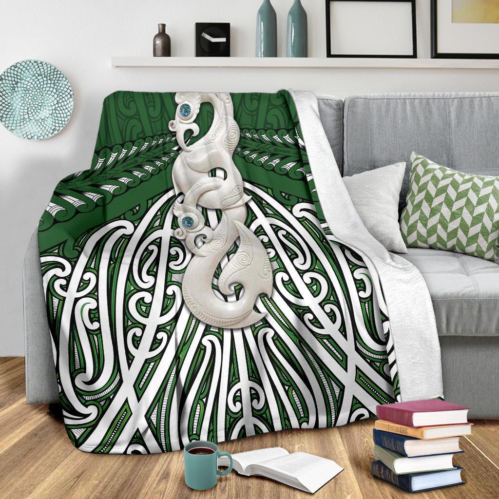 maori-moko-tattoo-premium-blanket-manaia-pounamu