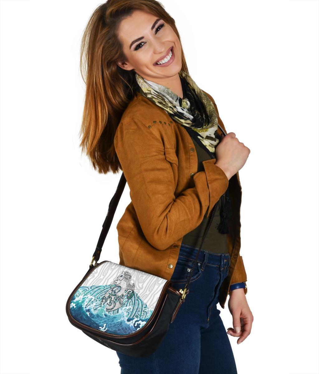 maori-manaia-the-blue-sea-leather-saddle-bag-white
