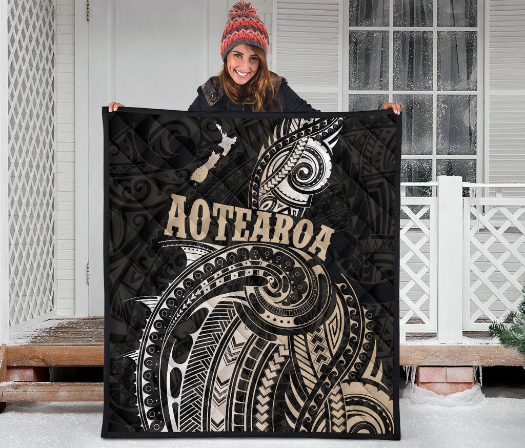 maori-tattoo-with-map-new-zealand-premium-quilt