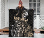 maori-tattoo-with-map-new-zealand-premium-quilt