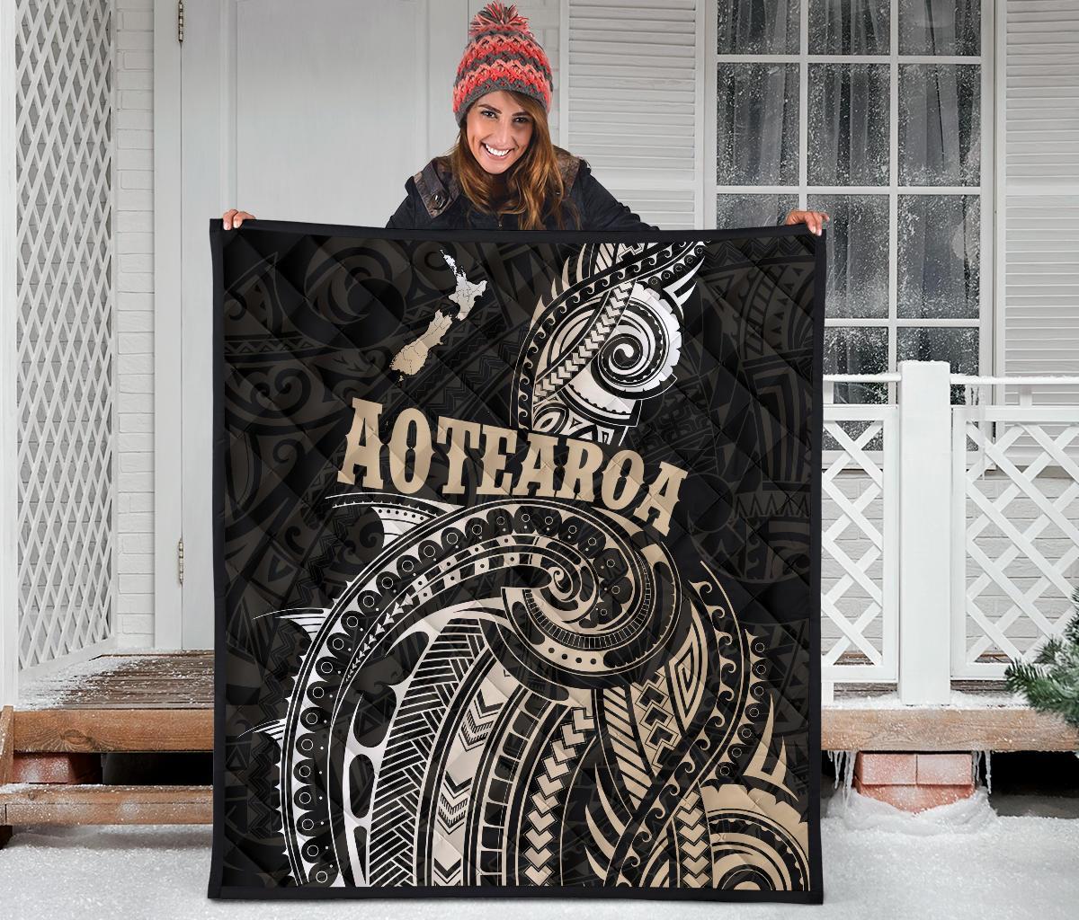 maori-tattoo-with-map-new-zealand-premium-quilt