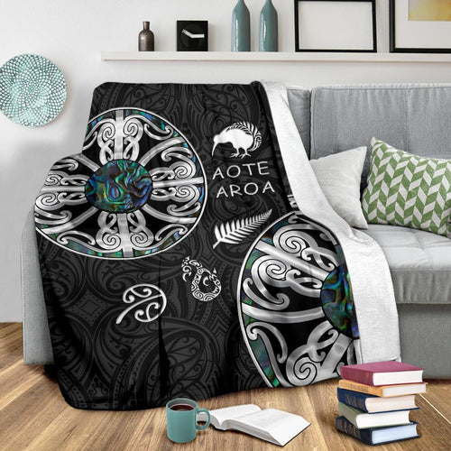 new-zealand-aotearoa-premium-blanket-maori-mangopare-paua-shell
