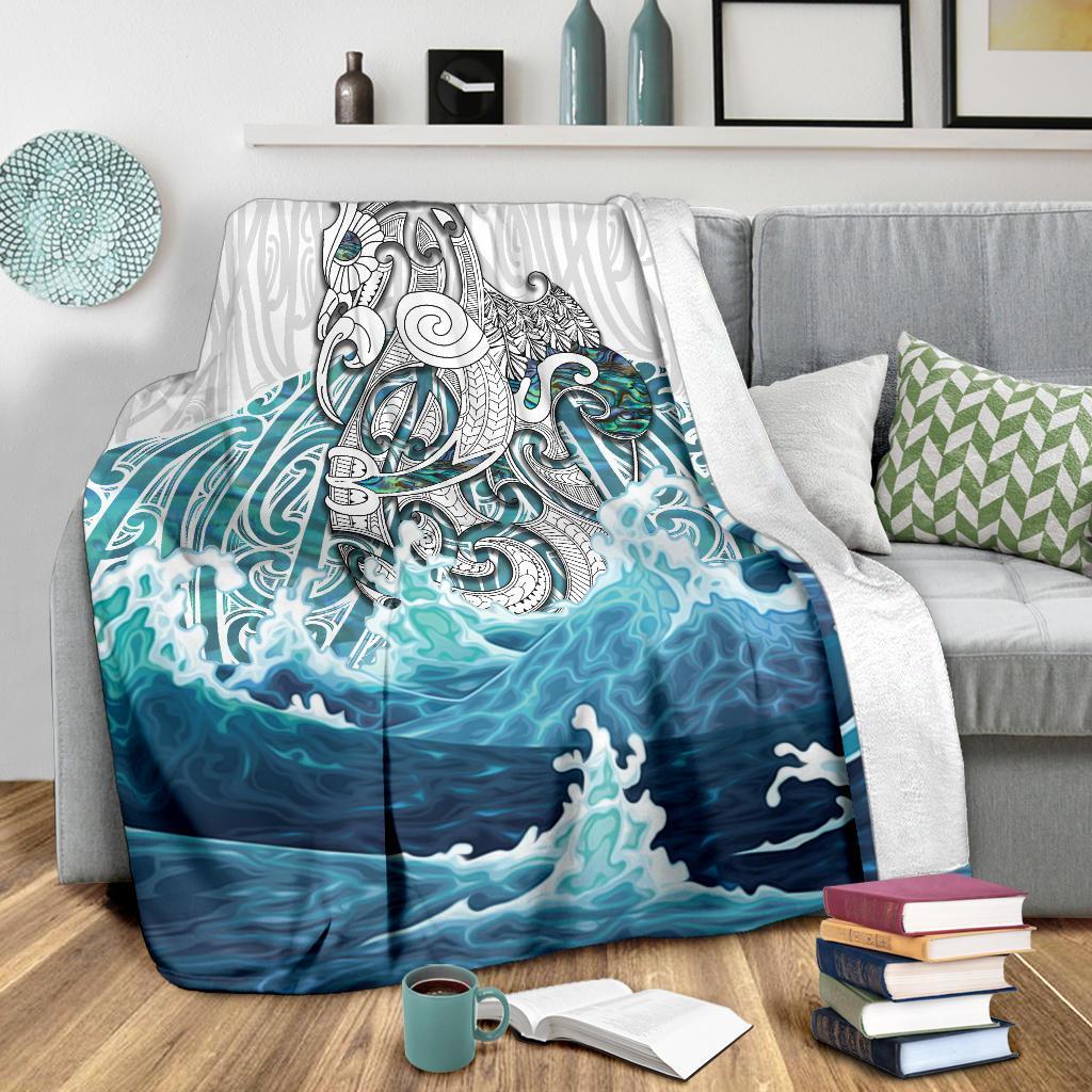 maori-manaia-the-blue-sea-premium-blanket-white