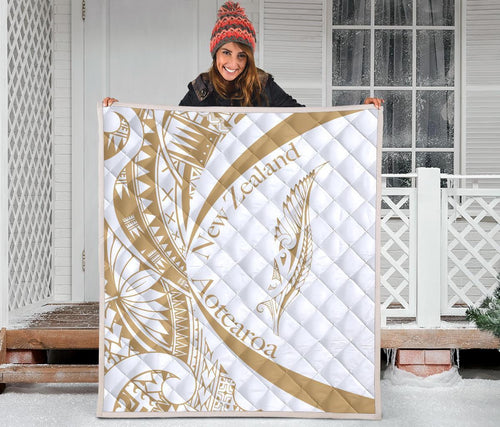 new-zealand-silver-fern-premium-quilt-maori-tattoo-circle-style-white