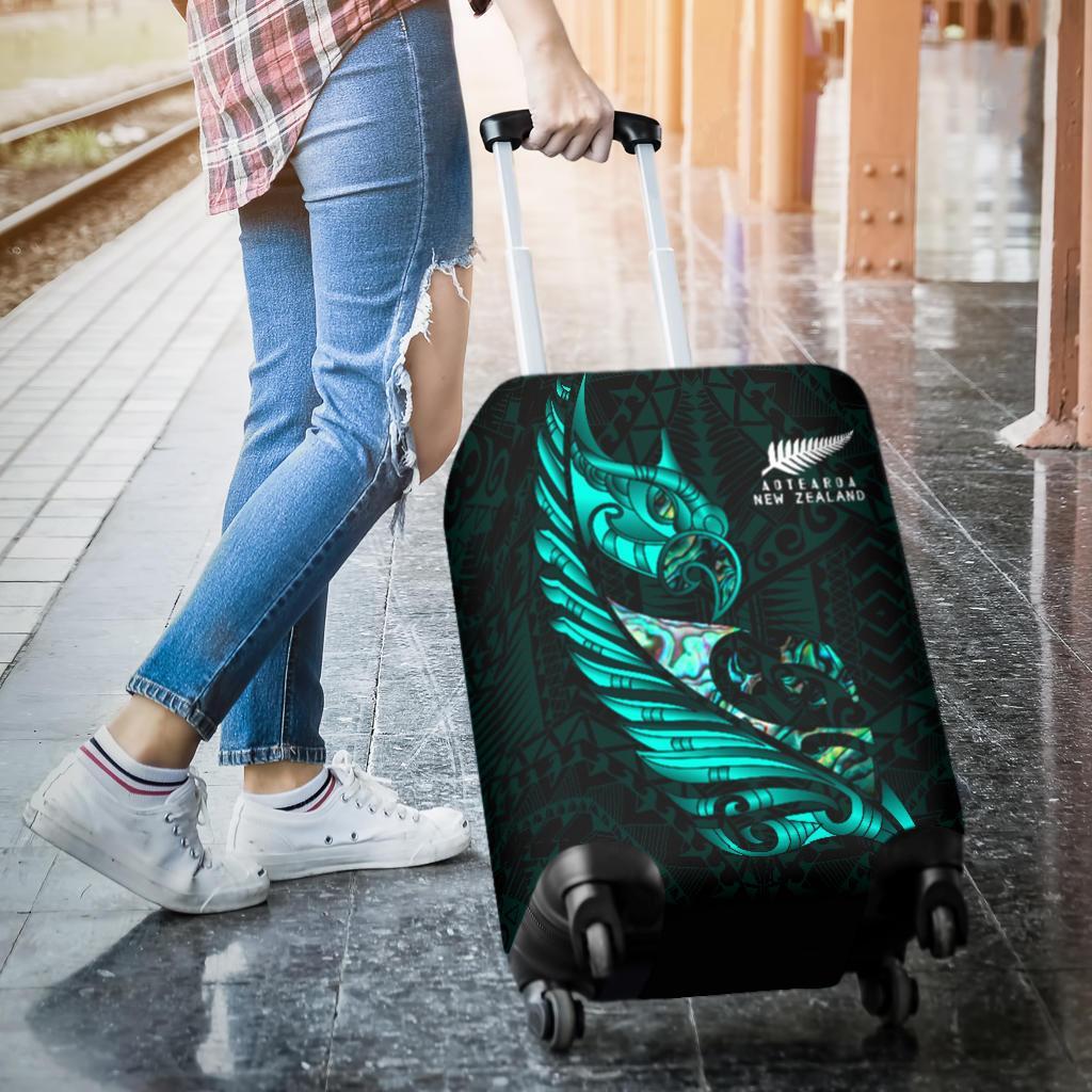 new-zealand-luggage-cover-manaia-paua-fern-wing-turquoise