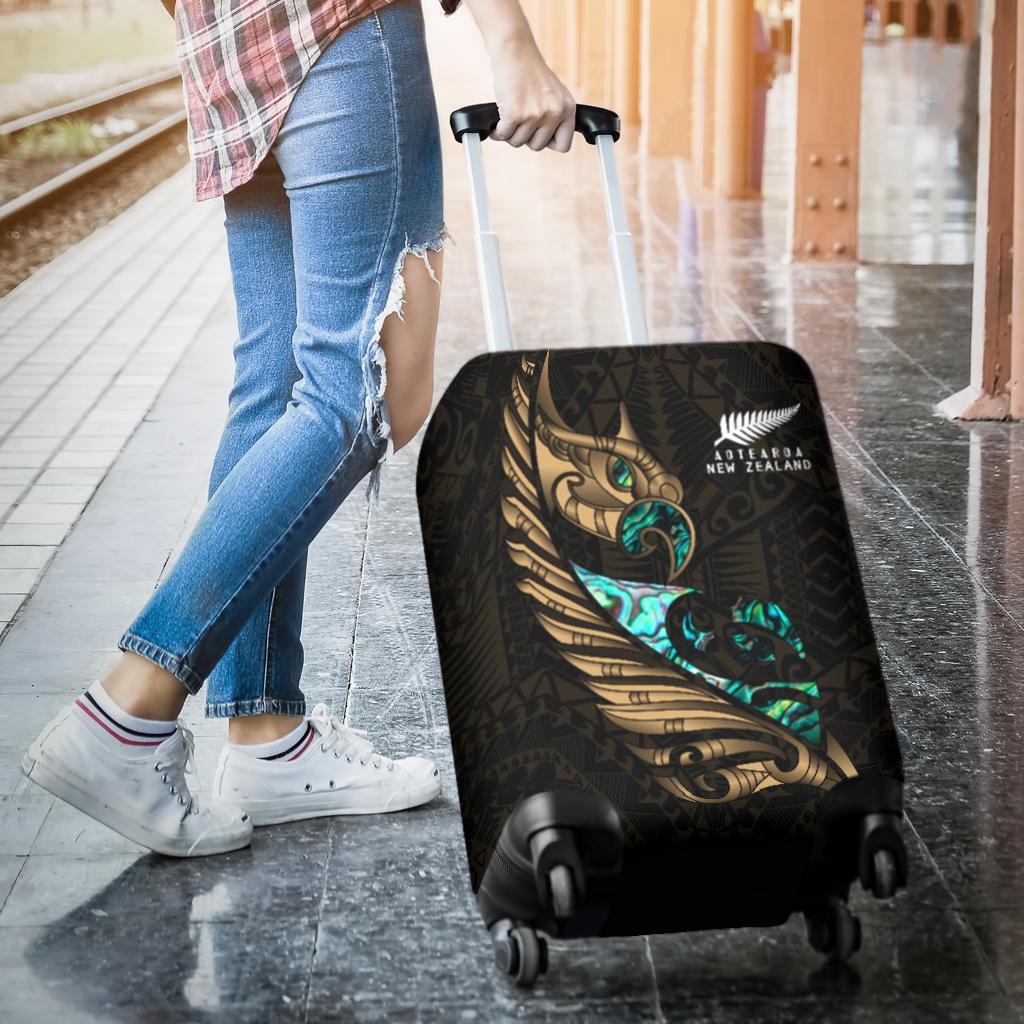 new-zealand-luggage-cover-manaia-paua-fern-wing-gold