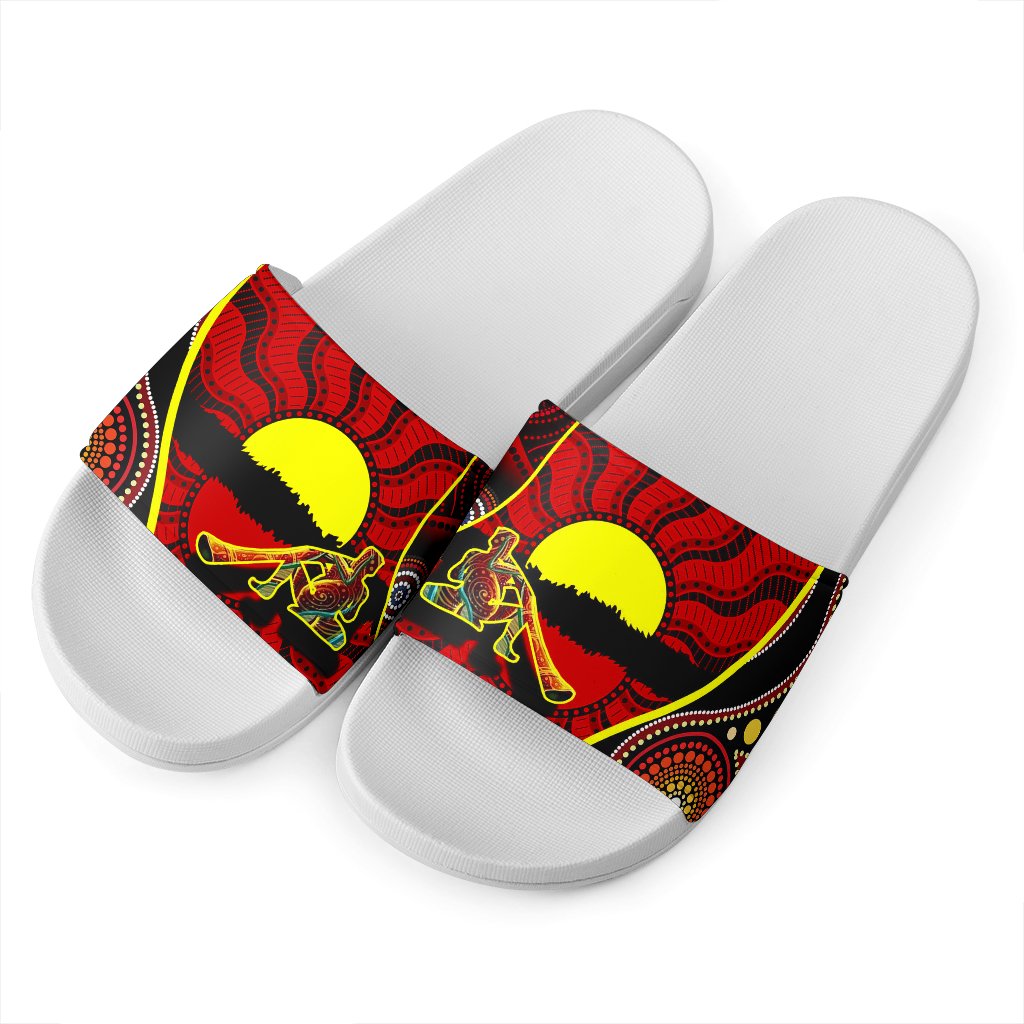 slide-sandals-australia-aboriginal-dots-with-didgeridoo-white