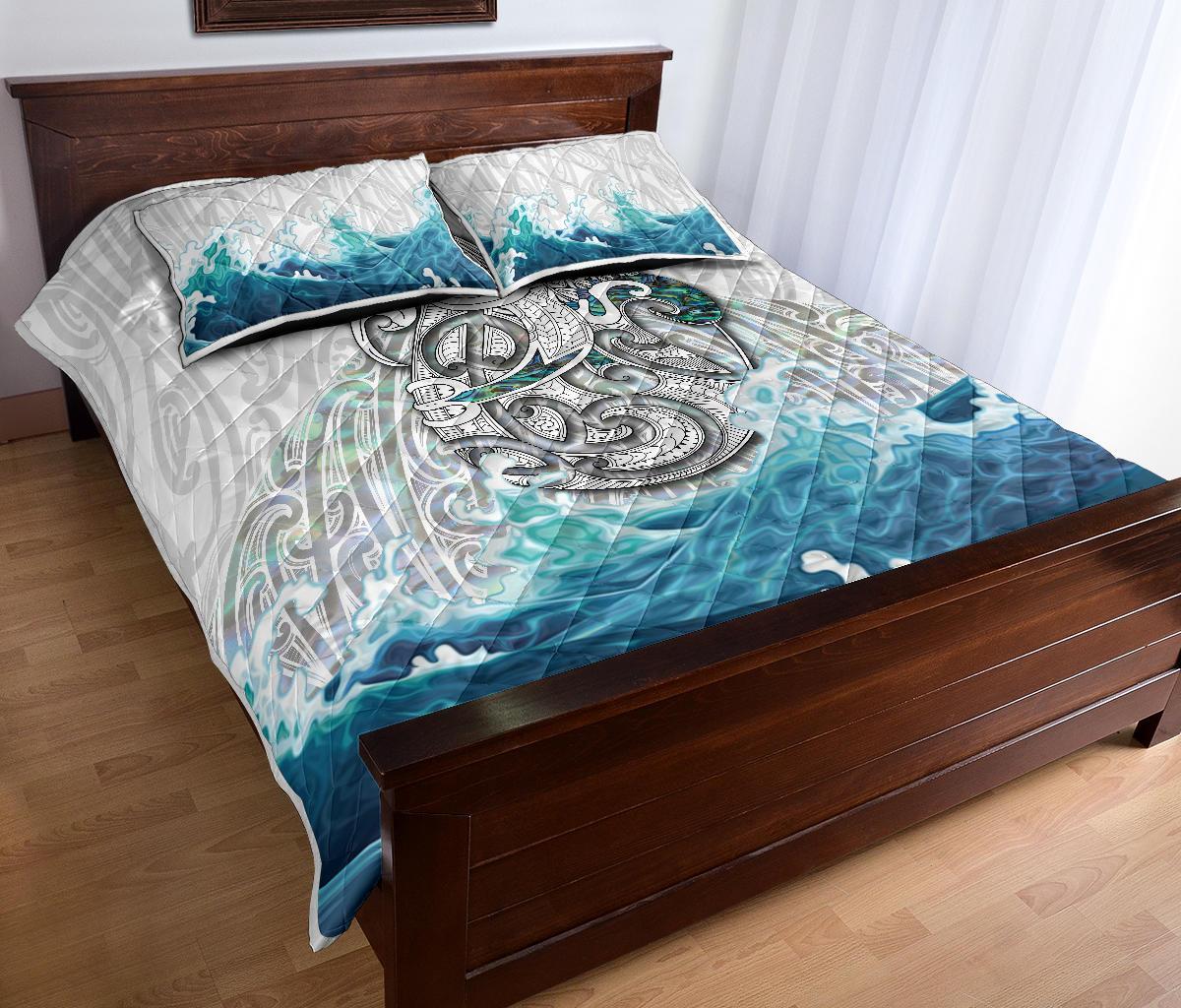 maori-manaia-the-blue-sea-quilt-bed-set-white