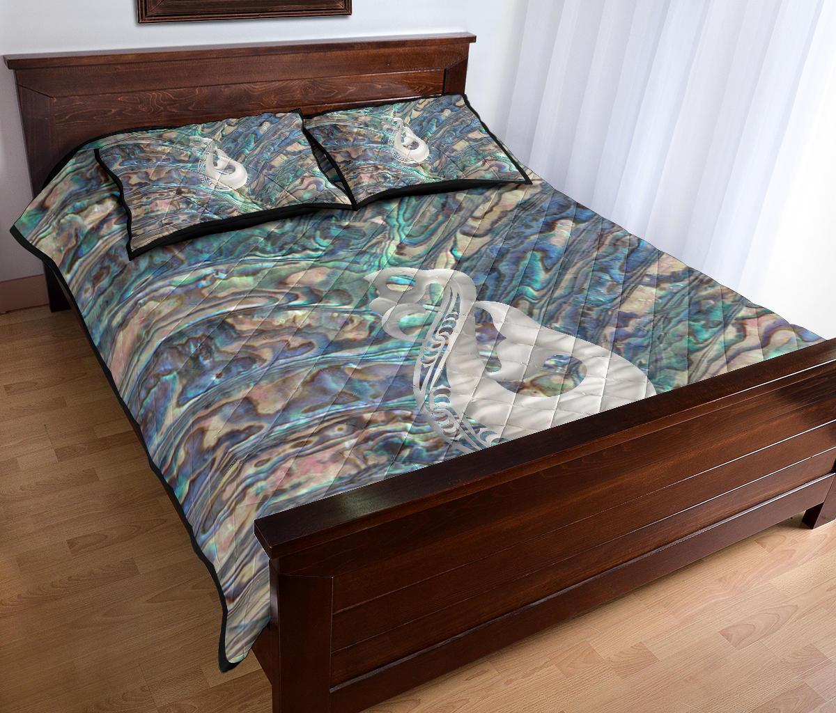 new-zealand-quilt-bed-set-te-mania-paua-shell-ruaumoko-quilt-and-pillow-cover