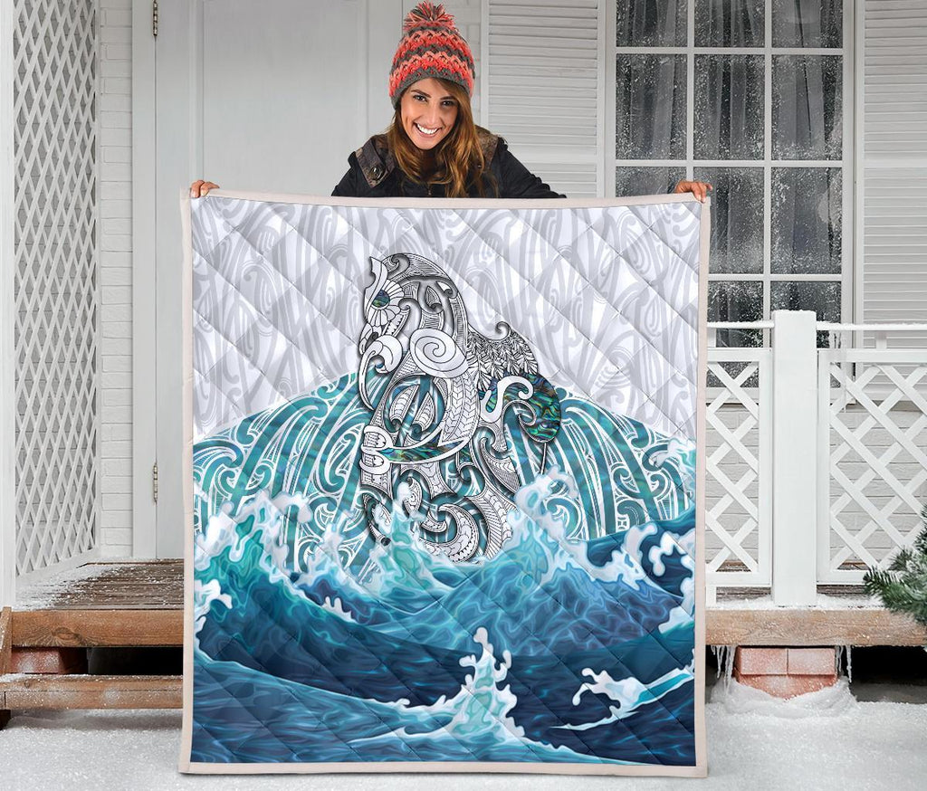 maori-manaia-the-blue-sea-premium-quilt-white