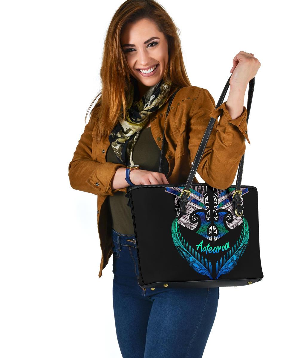 aotearoa-small-leather-tote-silver-fern-tangaroa