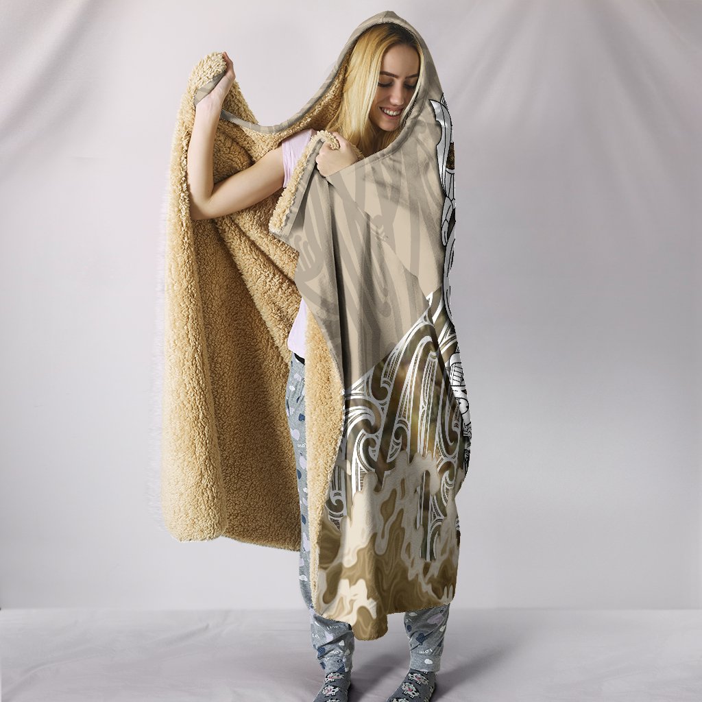 maori-manaia-the-blue-sea-hooded-blanket-golden