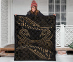 aotearoa-premium-quilt-gold-maori-manaia-with-silver-fern