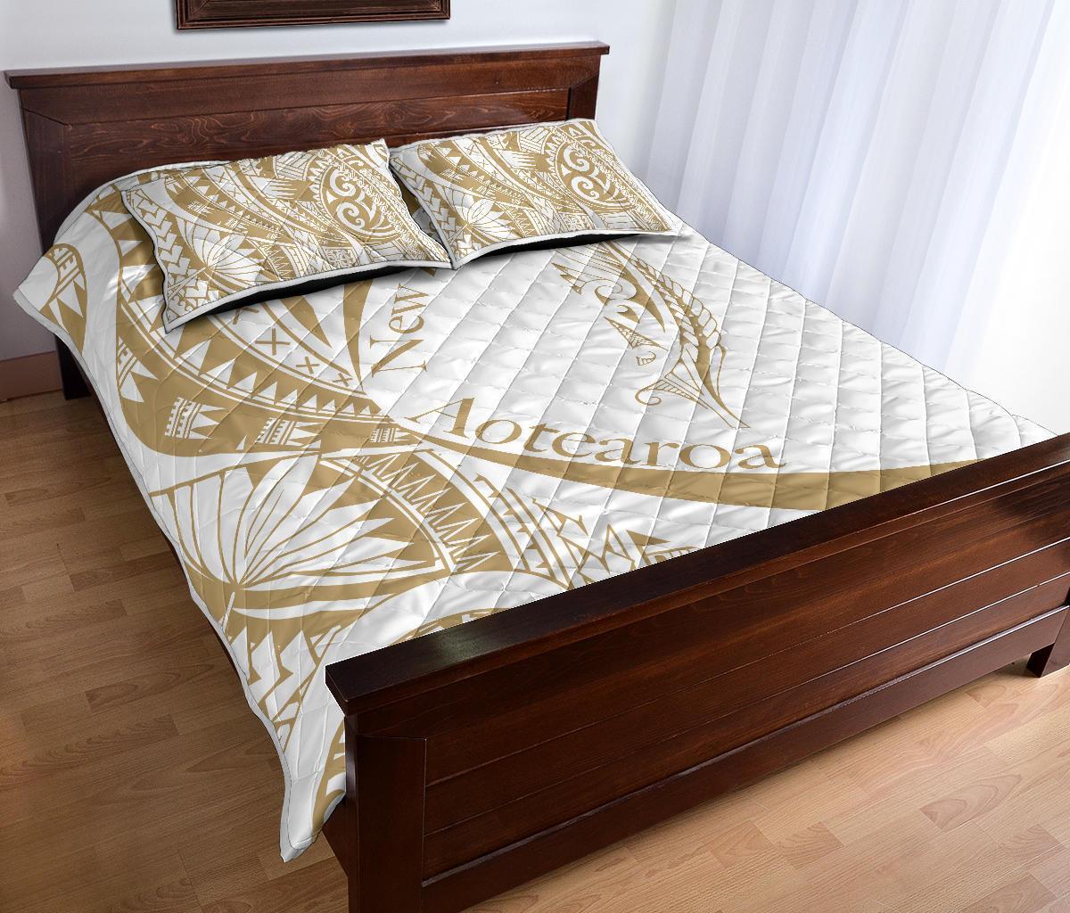 new-zealand-silver-fern-quilt-bed-set-maori-tattoo-circle-style-white