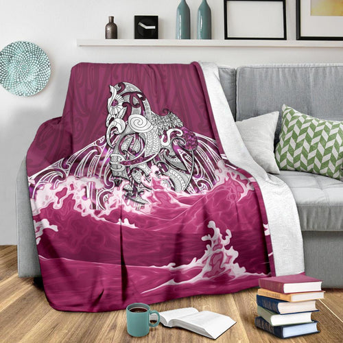 maori-manaia-the-blue-sea-premium-blanket-pink