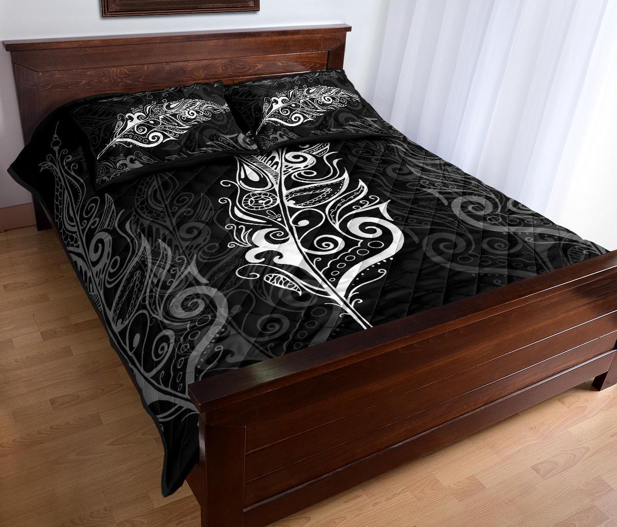 light-silver-fern-new-zealand-quilt-bed-set-white