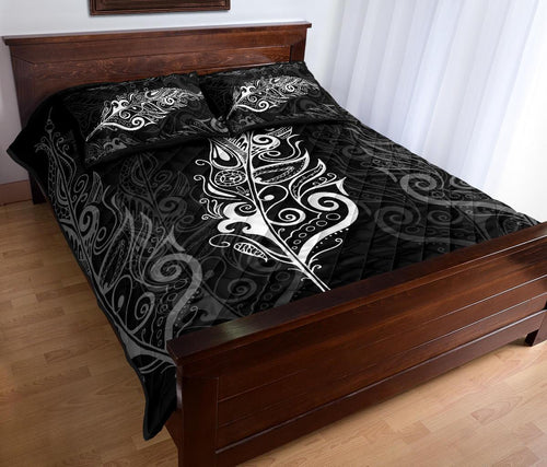 light-silver-fern-new-zealand-quilt-bed-set-white