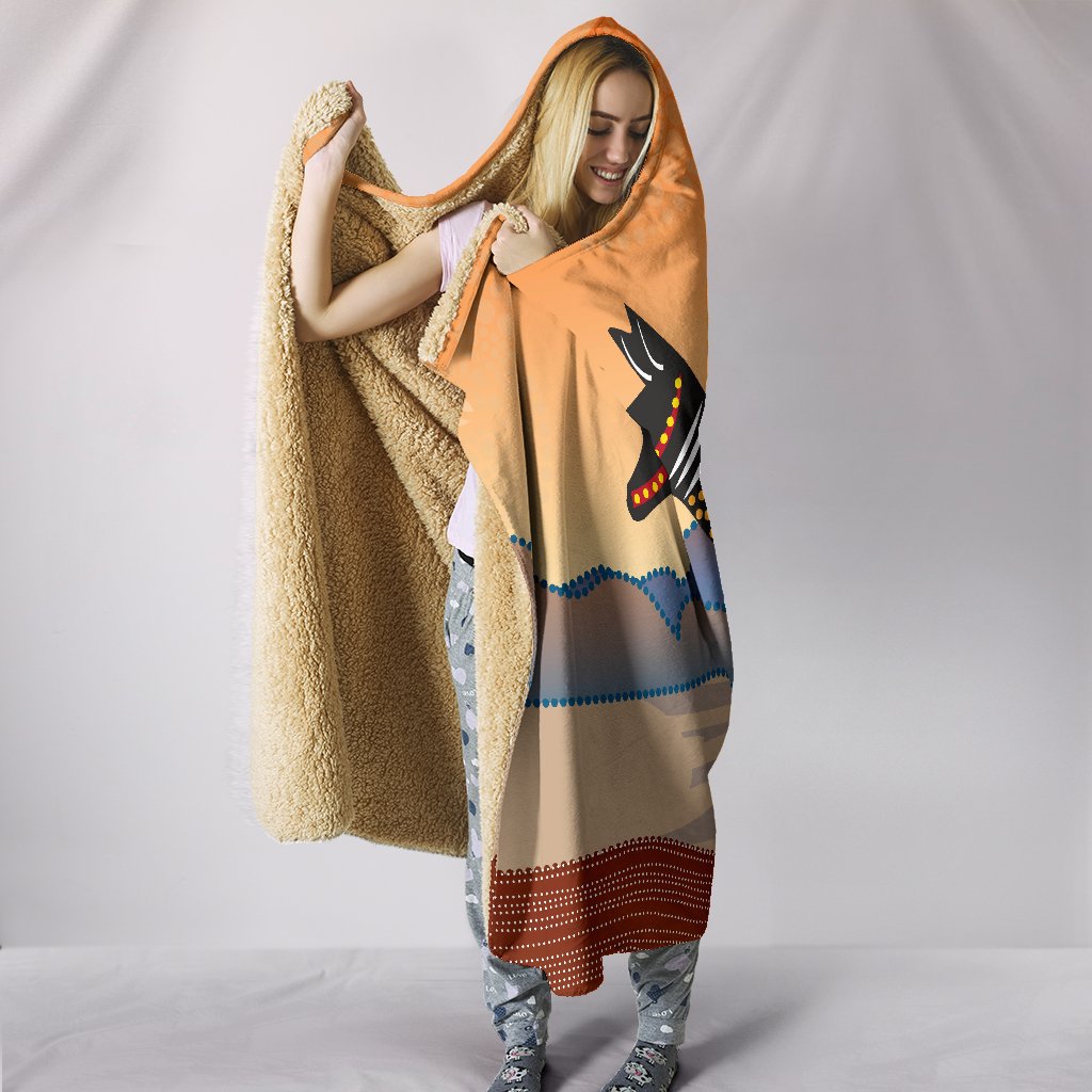 aboriginal-hooded-blanket-kangaroo-patterns-uluru-landscape