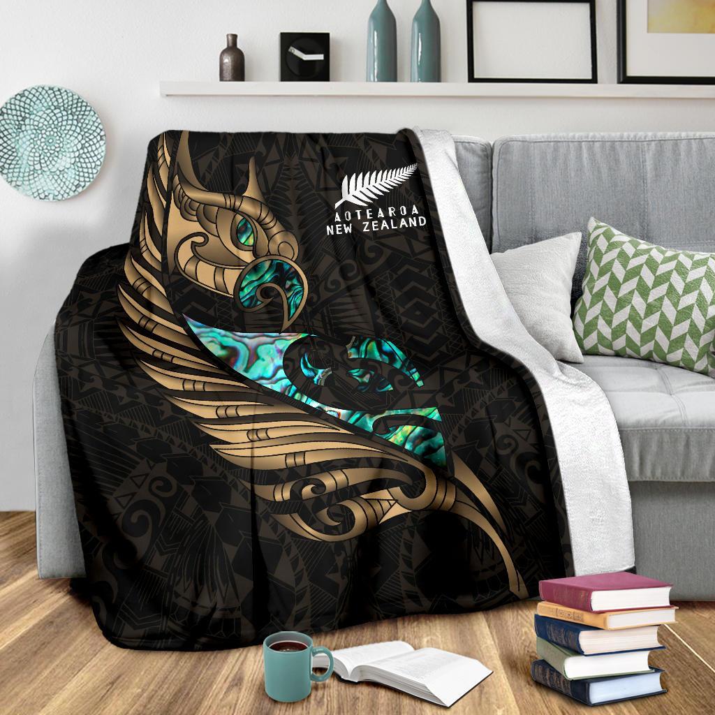 new-zealand-premium-blanket-manaia-paua-fern-wing-gold