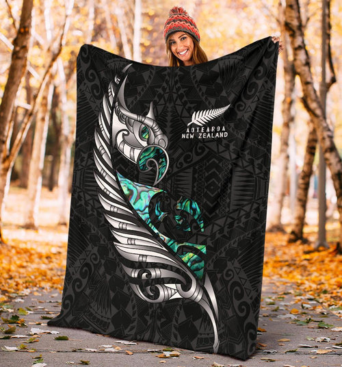 new-zealand-premium-blanket-manaia-paua-fern-wing-white