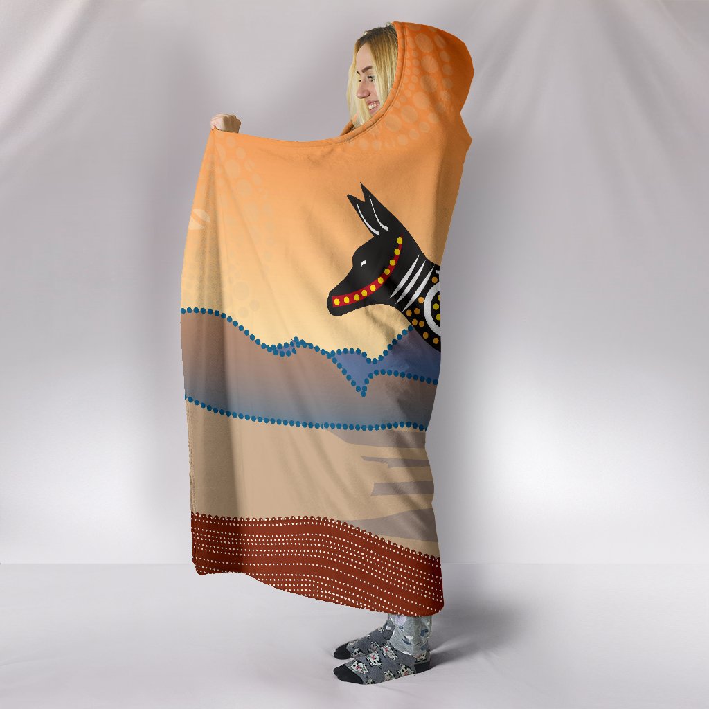 aboriginal-hooded-blanket-kangaroo-patterns-uluru-landscape