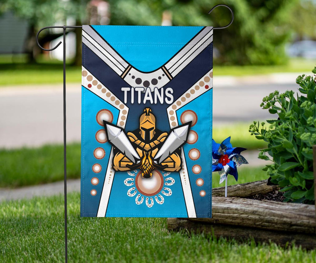 gold-coast-flag-titans-gladiator-simple-indigenous
