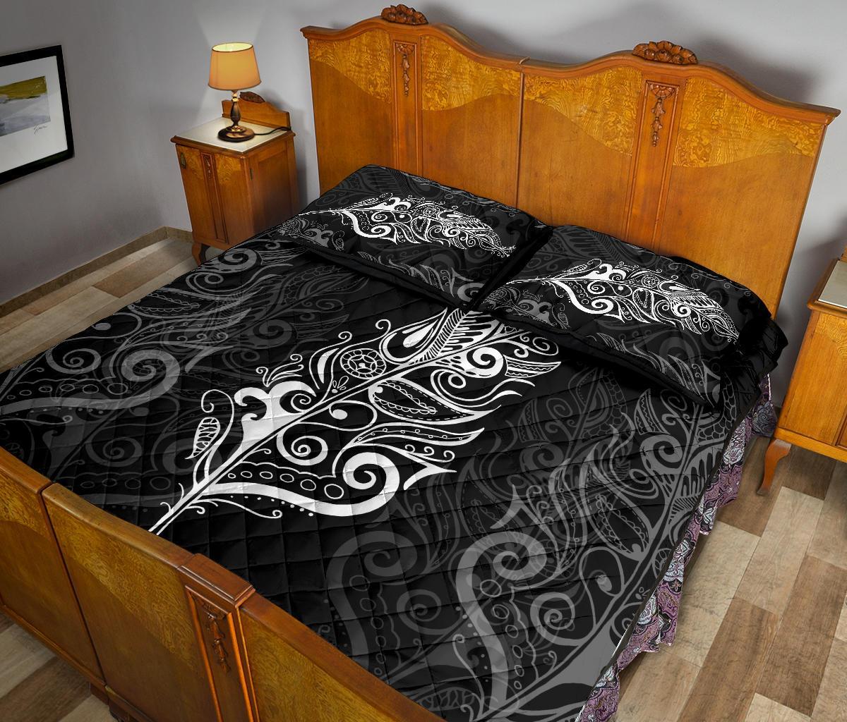 light-silver-fern-new-zealand-quilt-bed-set-white