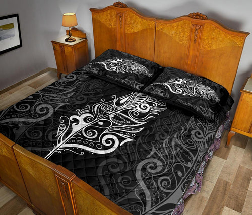 light-silver-fern-new-zealand-quilt-bed-set-white