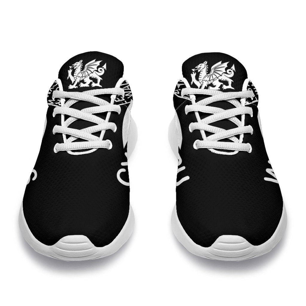 wales-sporty-sneakers-transit-style