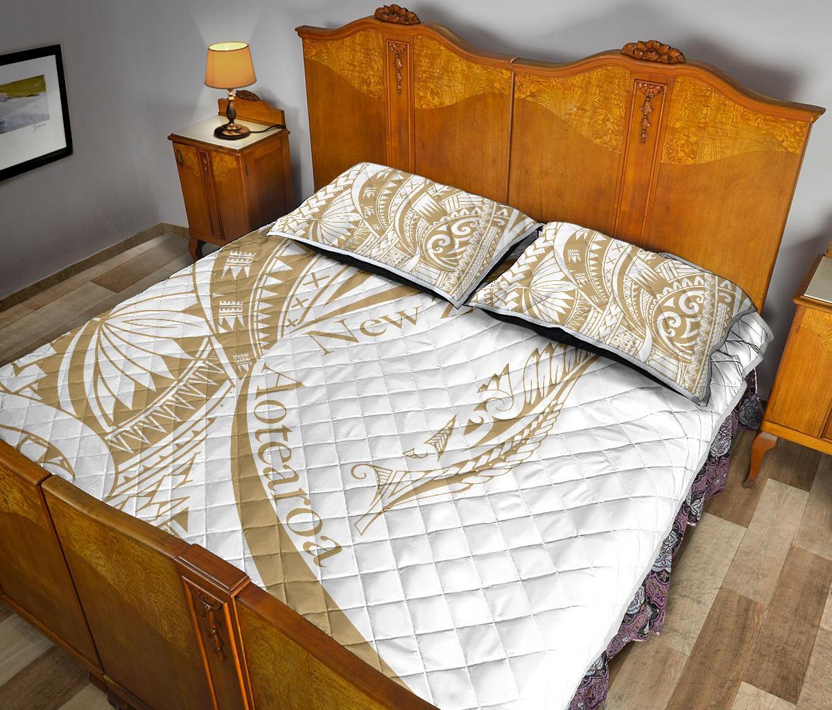 new-zealand-silver-fern-quilt-bed-set-maori-tattoo-circle-style-white