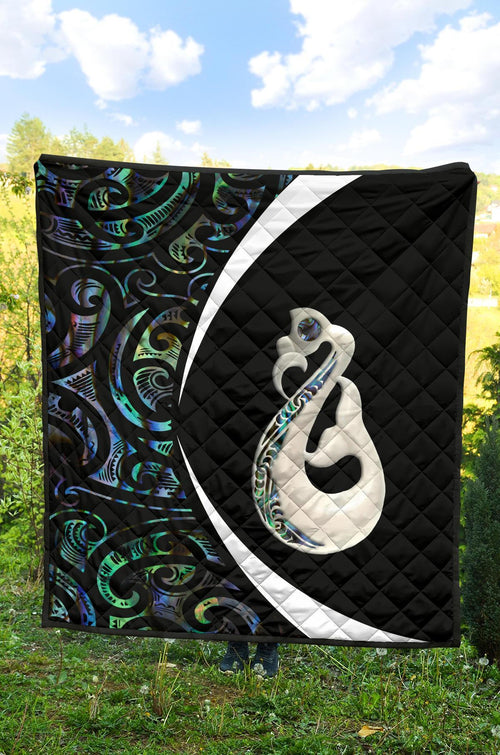 new-zealand-maori-manaia-paua-shell-premium-quilt-circle-style