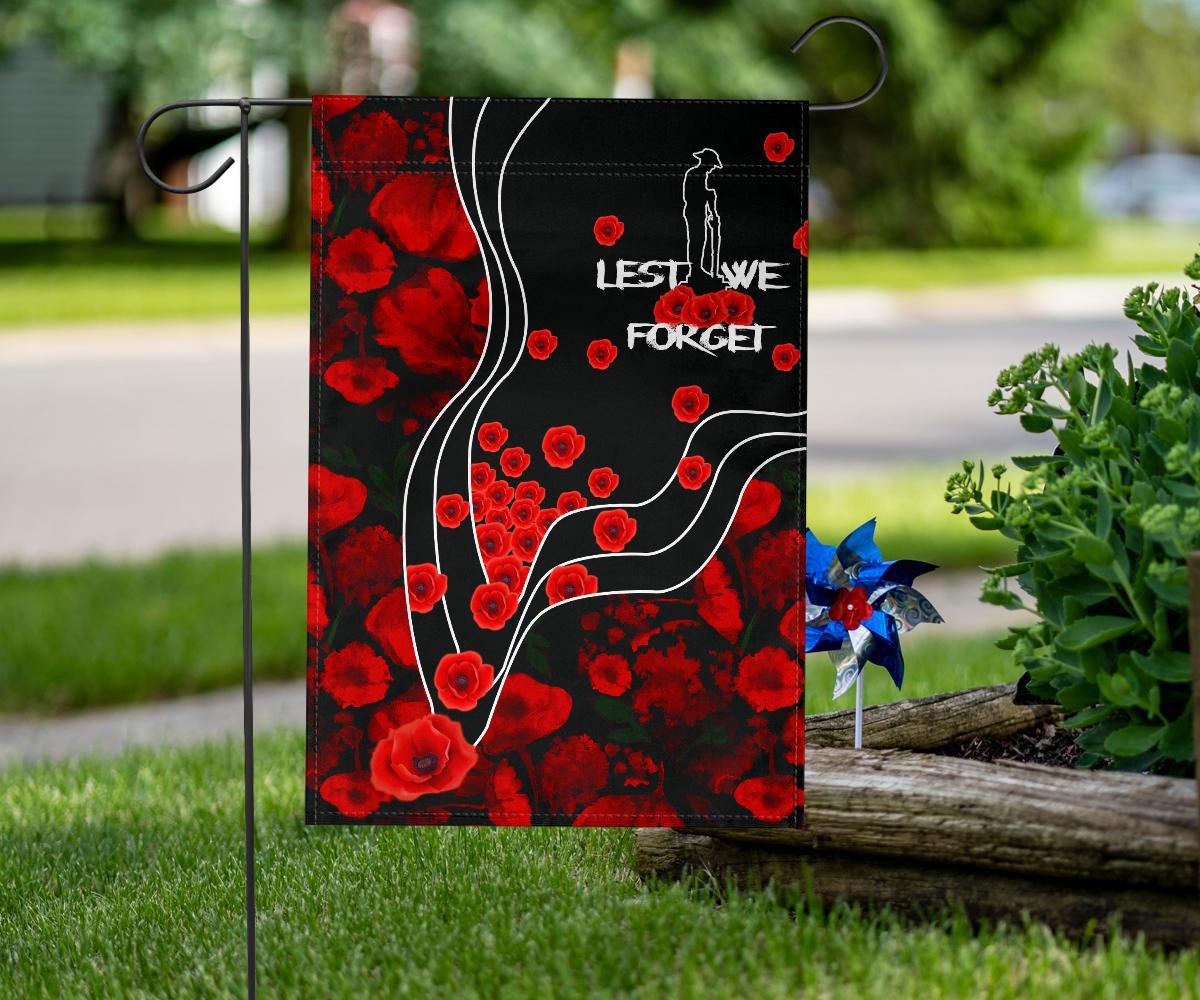 anzac-lest-we-forget-flag-poppy-flowers