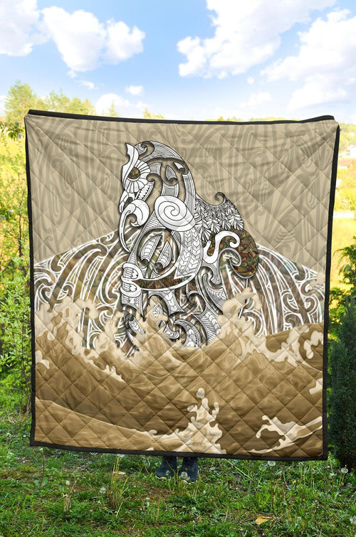 maori-manaia-the-blue-sea-premium-quilt-golden