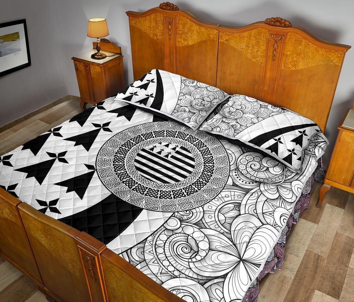 celticone-quilt-bed-set-brittany-white-style
