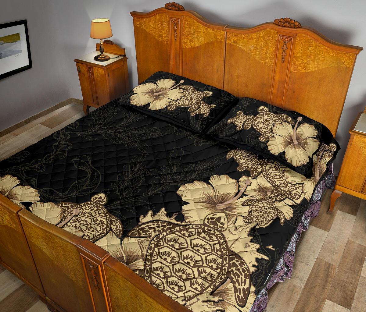 hibiscus-plumeria-golden-turtle-quilt-bed-set