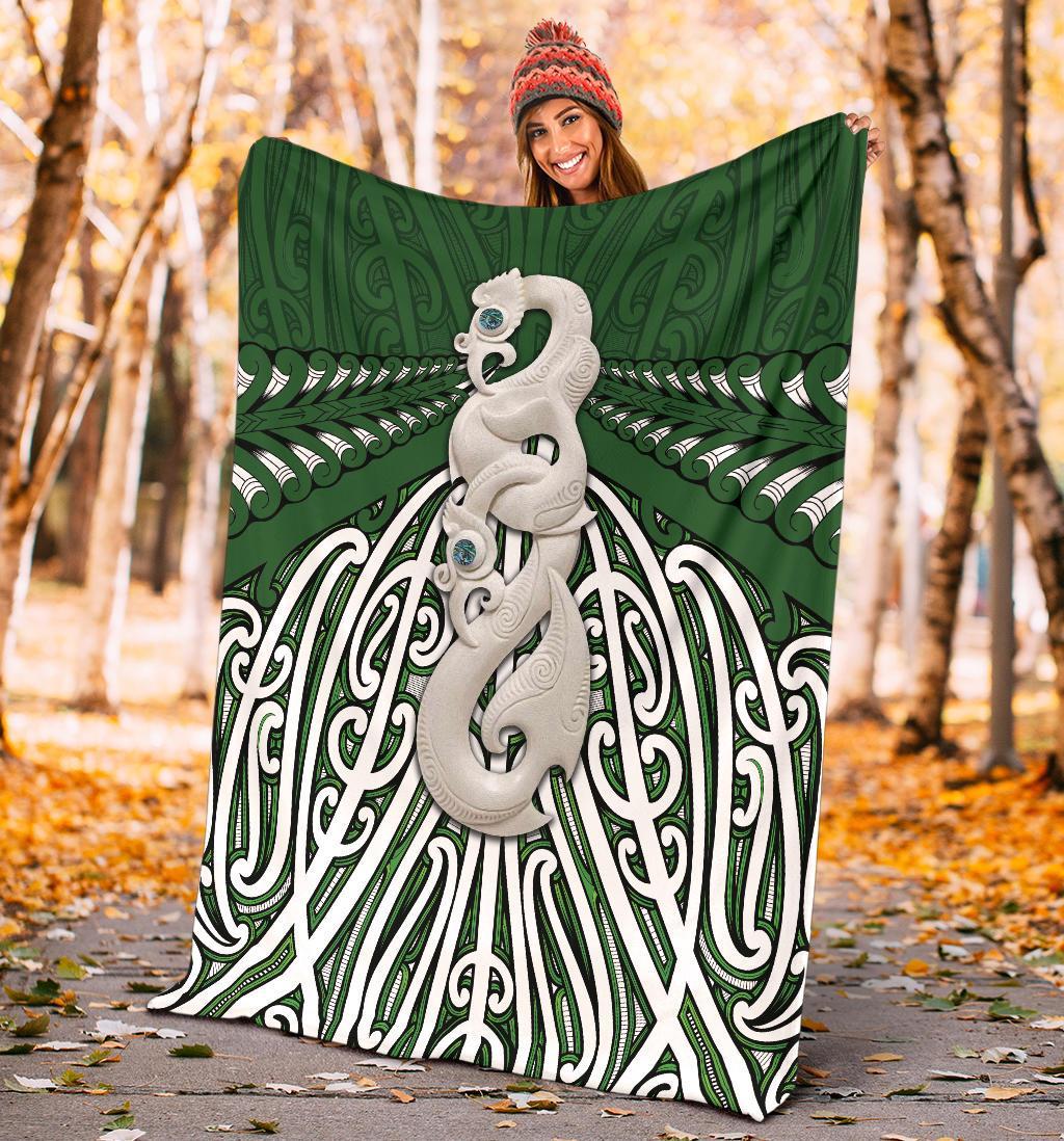 maori-moko-tattoo-premium-blanket-manaia-pounamu