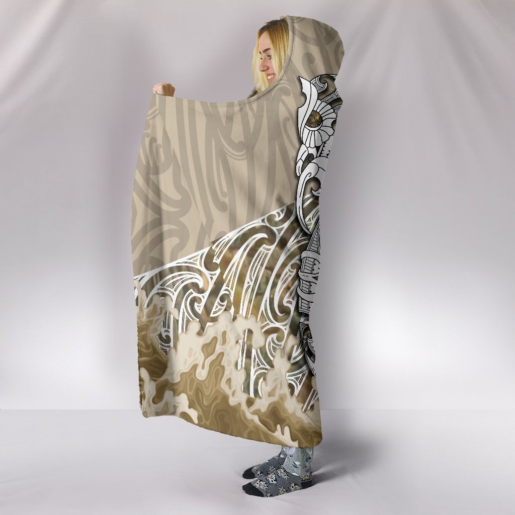 maori-manaia-the-blue-sea-hooded-blanket-golden
