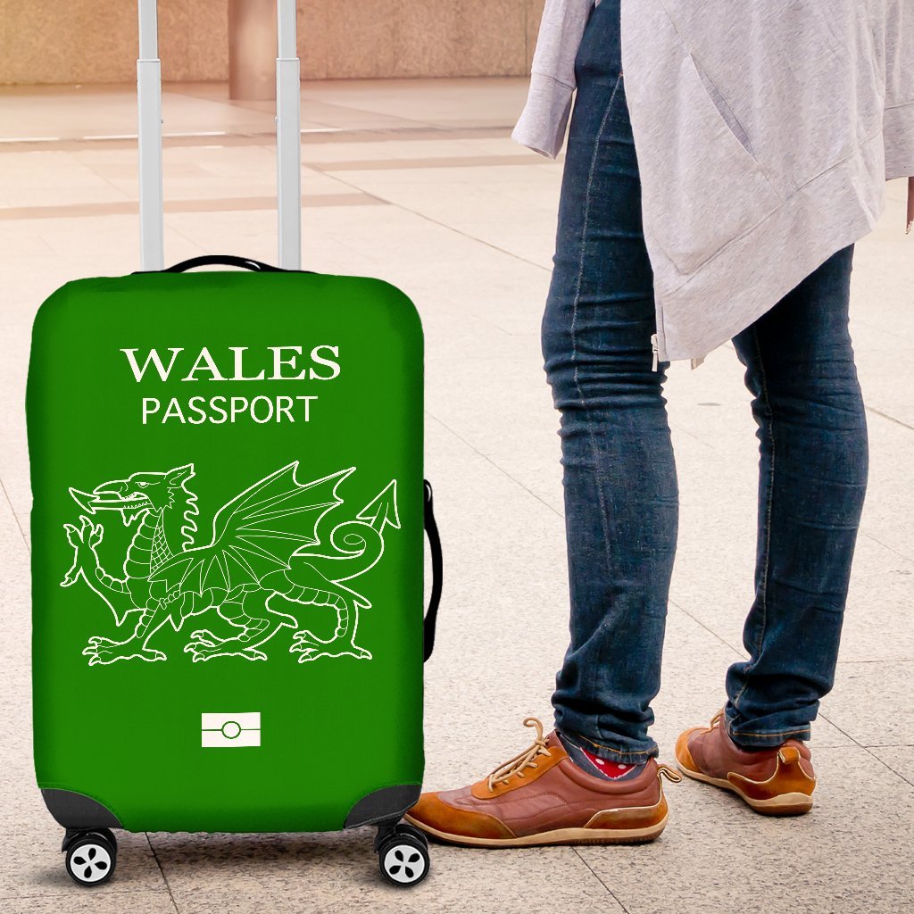 wales-passport-green-luggage-cover