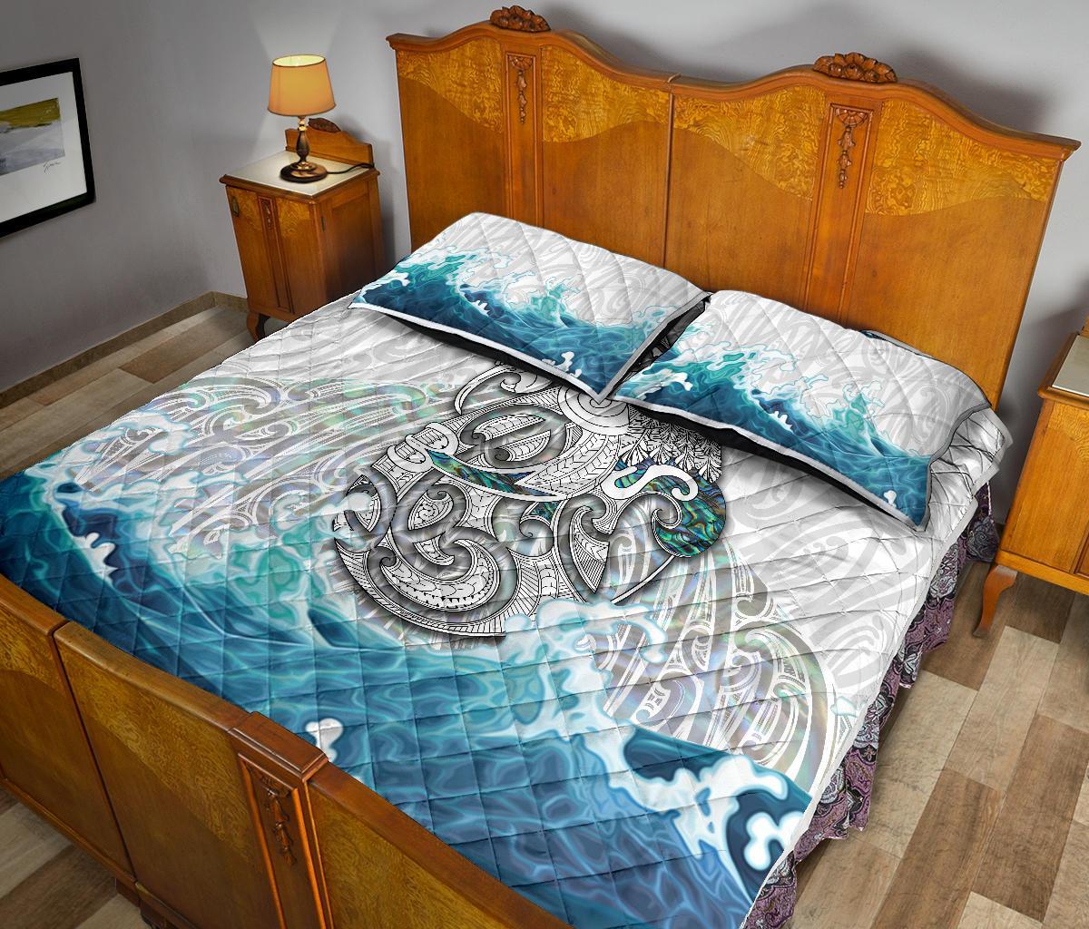 maori-manaia-the-blue-sea-quilt-bed-set-white