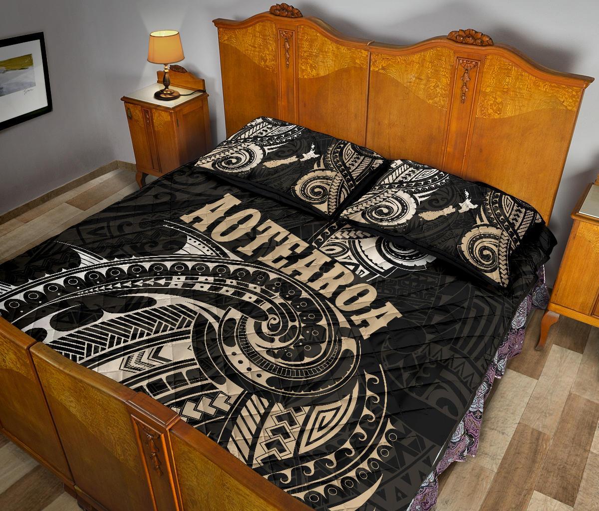maori-tattoo-with-map-new-zealand-quilt-bed-set