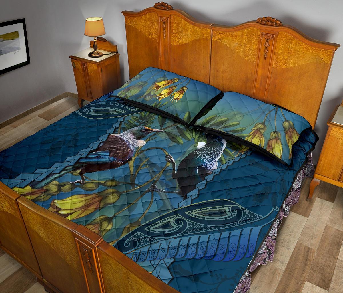 tui-bird-mix-kowhai-and-silver-fern-quilt-bed-set-blue