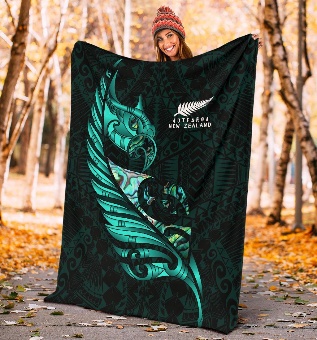 new-zealand-premium-blanket-manaia-paua-fern-wing-turquoise