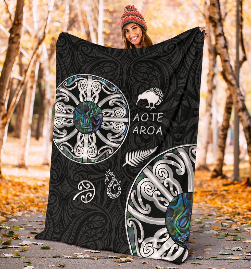 new-zealand-aotearoa-premium-blanket-maori-mangopare-paua-shell