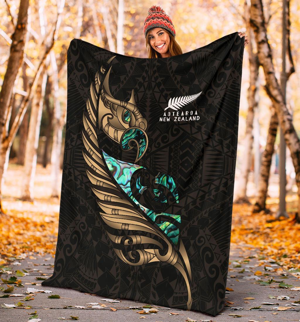new-zealand-premium-blanket-manaia-paua-fern-wing-gold