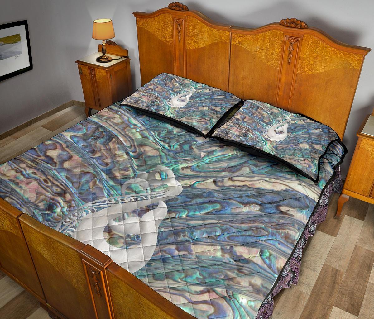 new-zealand-quilt-bed-set-te-mania-paua-shell-ruaumoko-quilt-and-pillow-cover