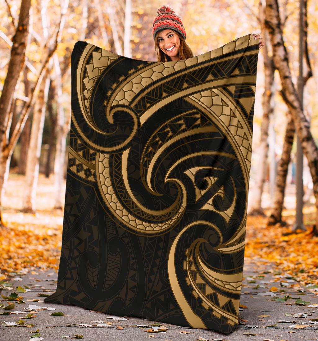 new-zealand-maori-mangopare-premium-blanket-polynesian-gold